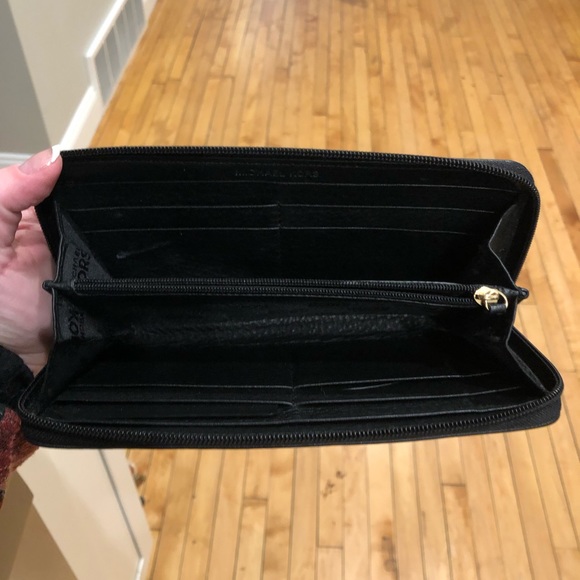 Michael Kors leather wallet - Picture 2 of 6